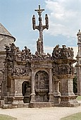 Guimiliau Church Enclosure, monumental Calvary